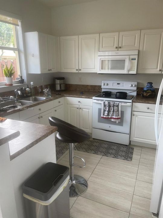 For Rent: $3,000 (3 beds, 2 baths, 1670 Square Feet)