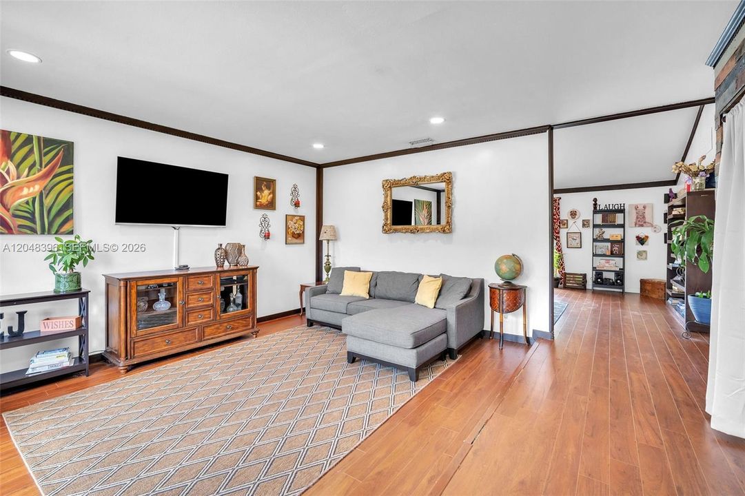 For Rent: $4,500 (4 beds, 2 baths, 1650 Square Feet)