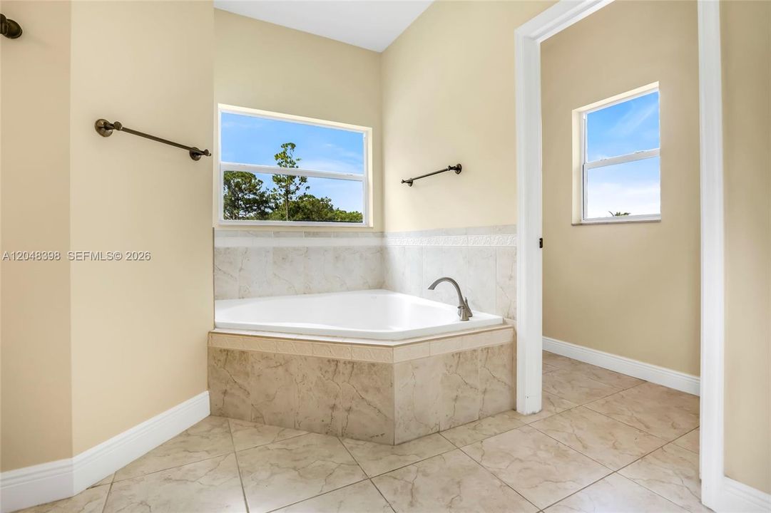 For Sale: $819,000 (4 beds, 3 baths, 2519 Square Feet)