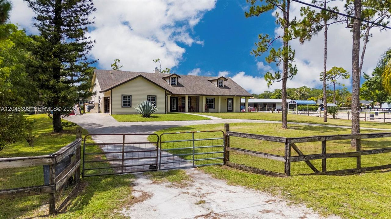 For Sale: $819,000 (4 beds, 3 baths, 2519 Square Feet)