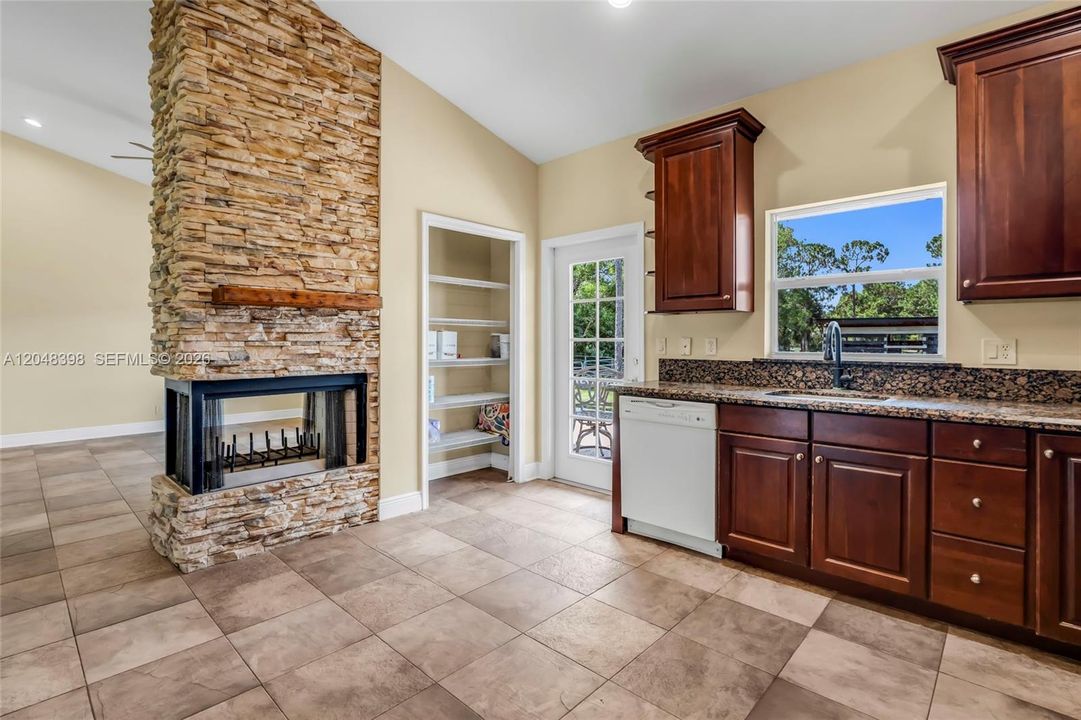 For Sale: $819,000 (4 beds, 3 baths, 2519 Square Feet)