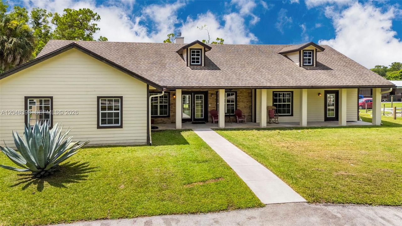 For Sale: $819,000 (4 beds, 3 baths, 2519 Square Feet)