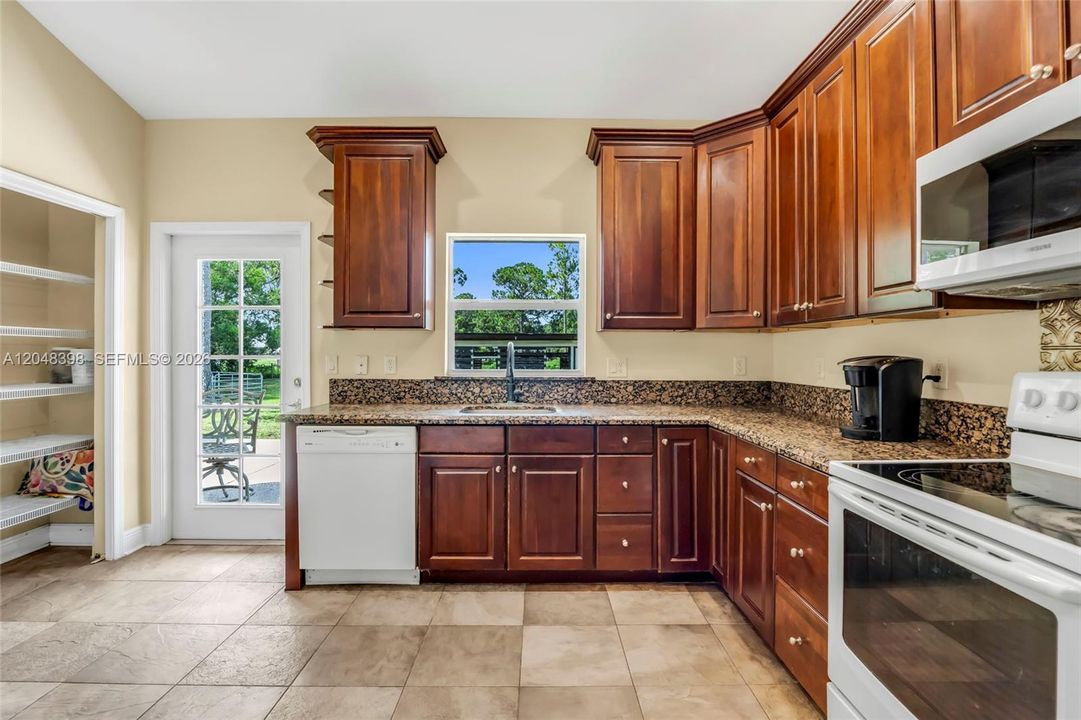 For Sale: $819,000 (4 beds, 3 baths, 2519 Square Feet)
