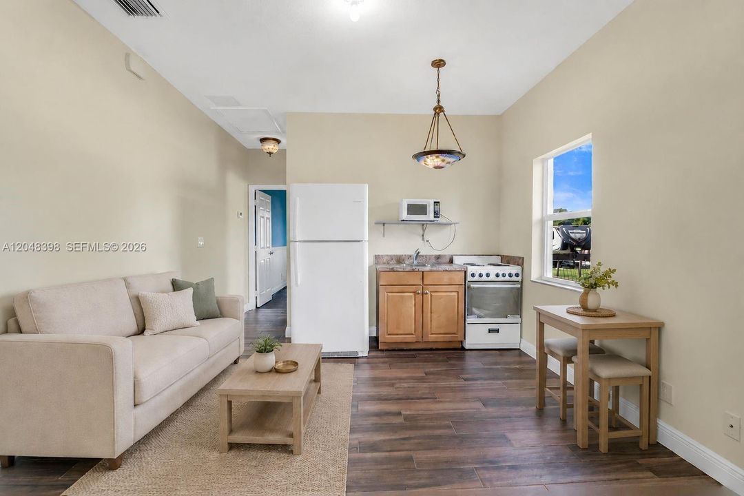 For Sale: $819,000 (4 beds, 3 baths, 2519 Square Feet)