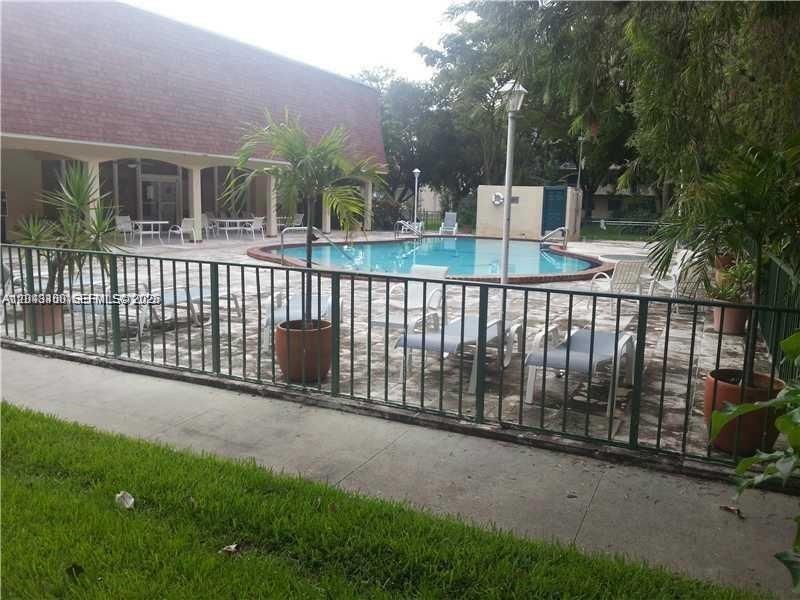 For Rent: $1,650 (1 beds, 1 baths, 768 Square Feet)