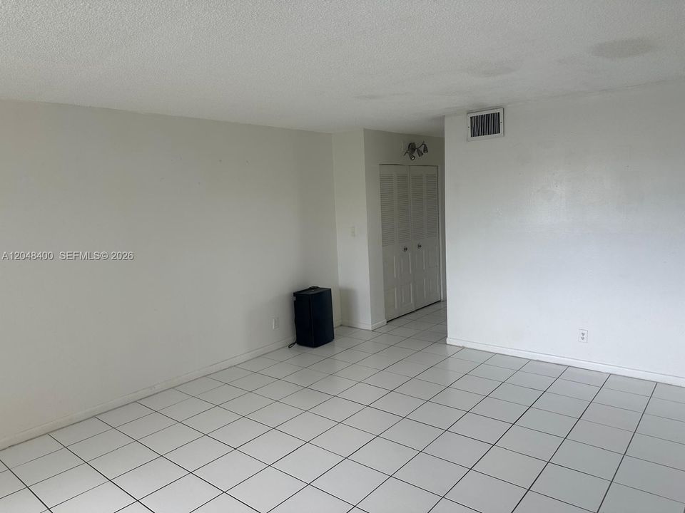For Rent: $1,650 (1 beds, 1 baths, 768 Square Feet)