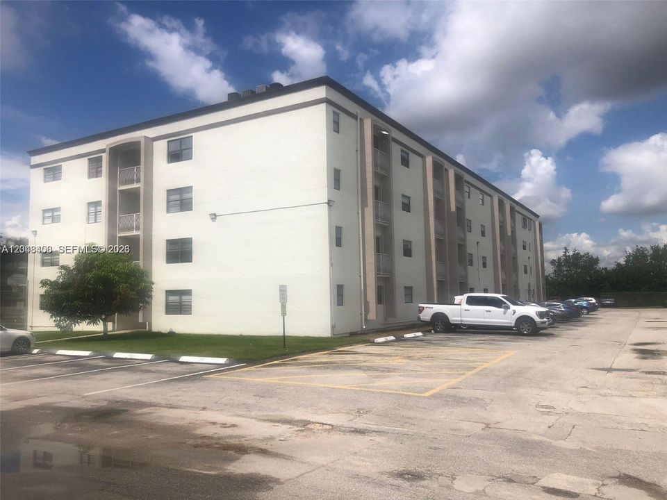 For Rent: $1,650 (1 beds, 1 baths, 768 Square Feet)