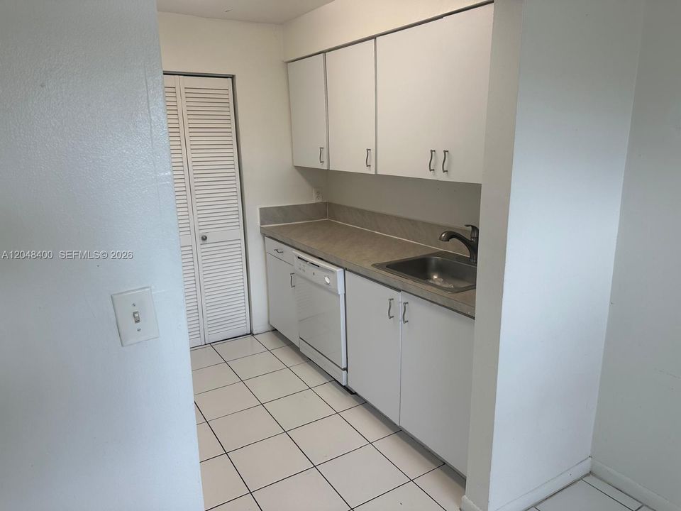 For Rent: $1,650 (1 beds, 1 baths, 768 Square Feet)