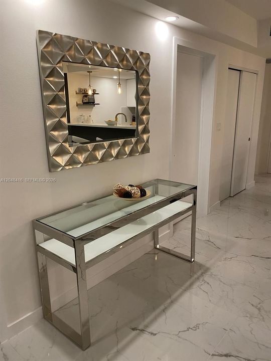 For Sale: $670,000 (1 beds, 1 baths, 930 Square Feet)