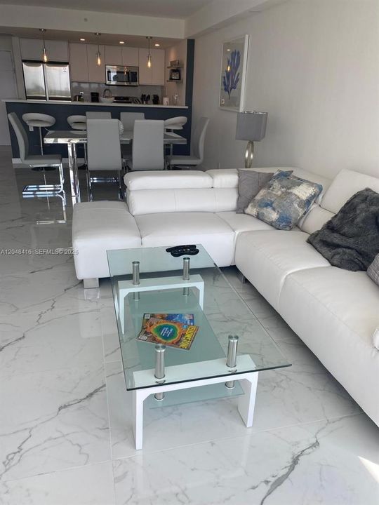 For Sale: $670,000 (1 beds, 1 baths, 930 Square Feet)