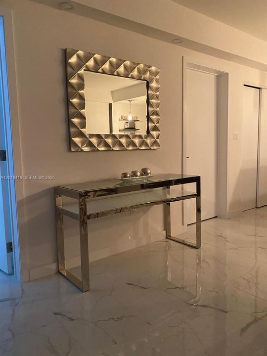 For Sale: $670,000 (1 beds, 1 baths, 930 Square Feet)