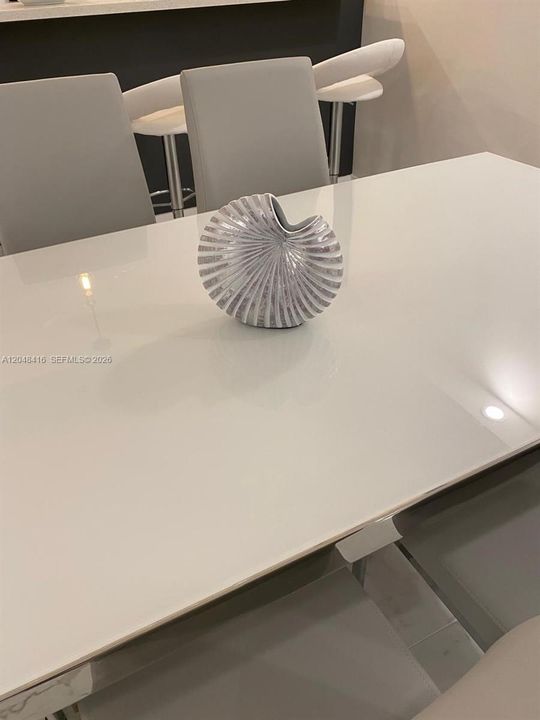 For Sale: $670,000 (1 beds, 1 baths, 930 Square Feet)
