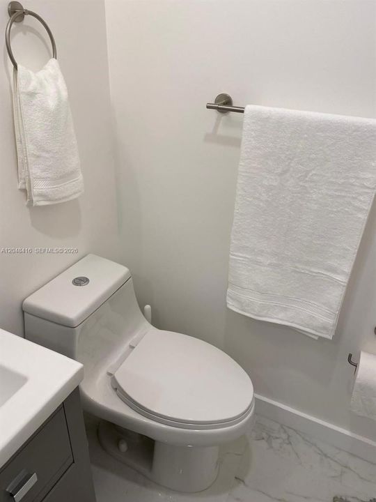 For Sale: $670,000 (1 beds, 1 baths, 930 Square Feet)