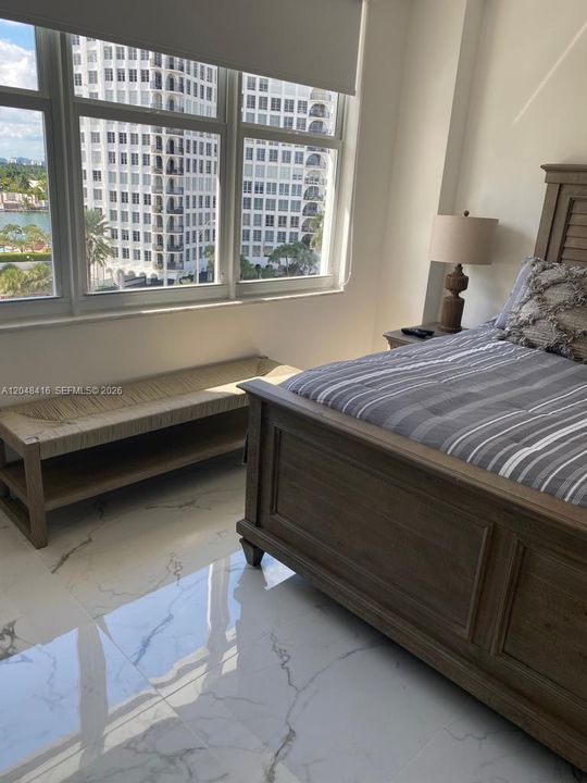 For Sale: $670,000 (1 beds, 1 baths, 930 Square Feet)