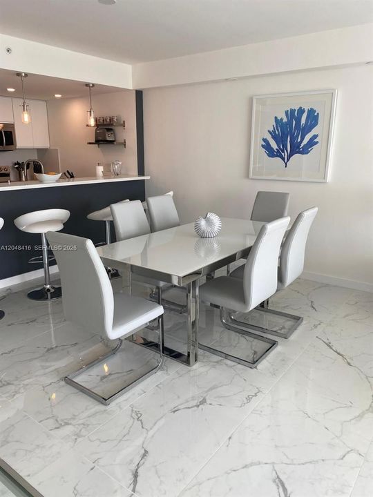 For Sale: $670,000 (1 beds, 1 baths, 930 Square Feet)