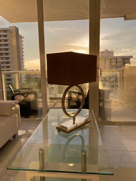 For Sale: $670,000 (1 beds, 1 baths, 930 Square Feet)