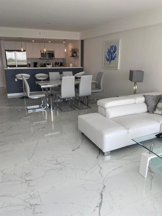 For Sale: $670,000 (1 beds, 1 baths, 930 Square Feet)