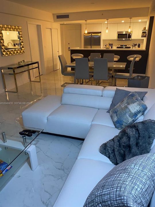 For Sale: $670,000 (1 beds, 1 baths, 930 Square Feet)