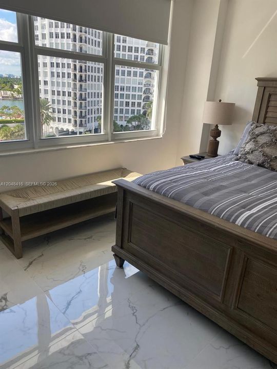 For Sale: $670,000 (1 beds, 1 baths, 930 Square Feet)