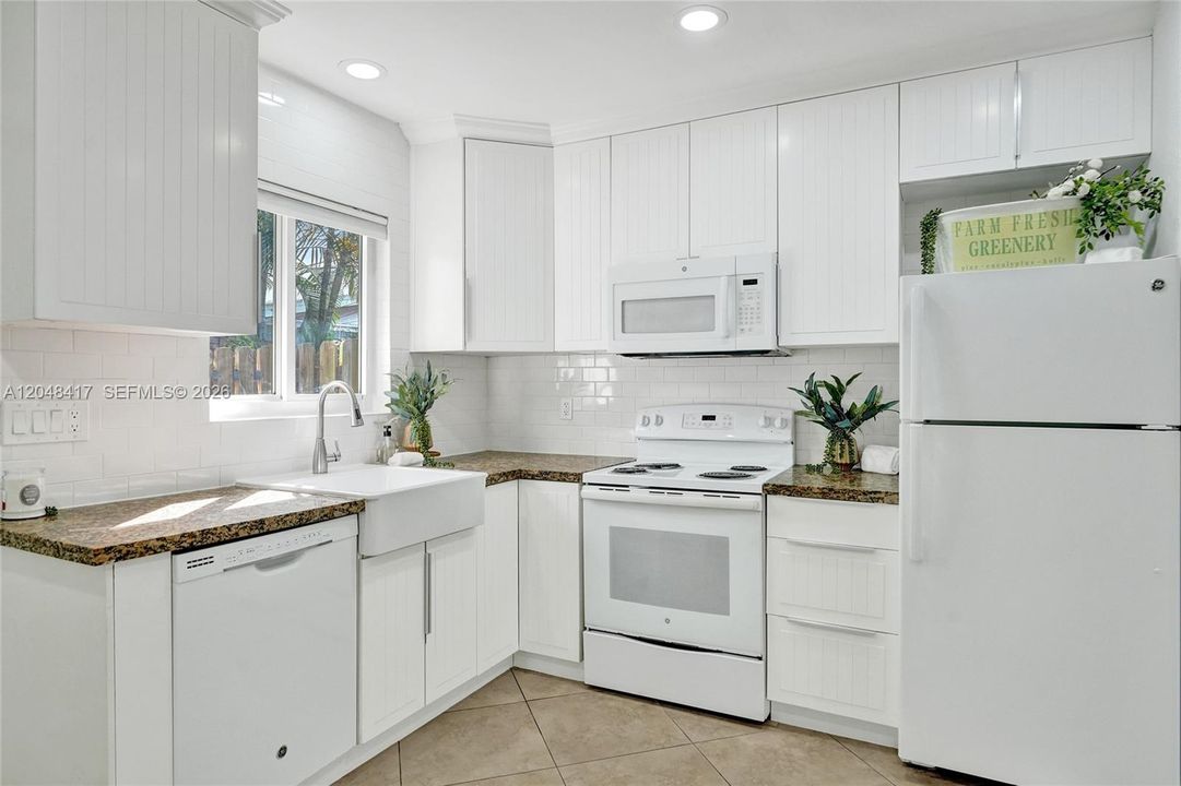 For Rent: $2,425 (2 beds, 2 baths, 908 Square Feet)