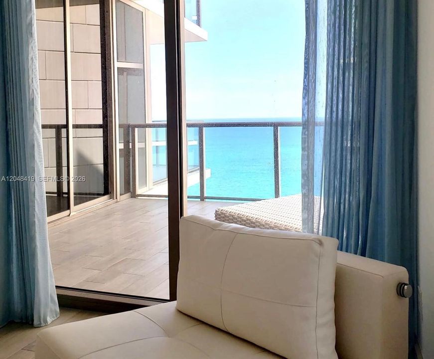 出租: $23,000 (2 贝兹, 2 浴室, 1685 平方英尺)
