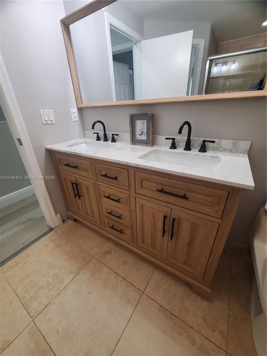 For Rent: $2,400 (2 beds, 1 baths, 1110 Square Feet)