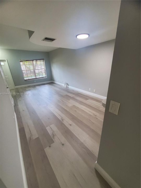 For Rent: $2,400 (2 beds, 1 baths, 1110 Square Feet)
