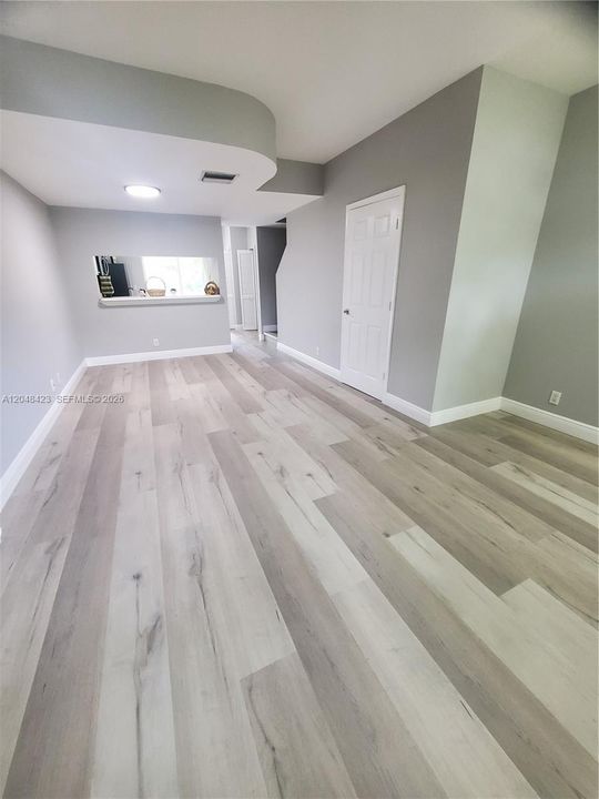 For Rent: $2,400 (2 beds, 1 baths, 1110 Square Feet)