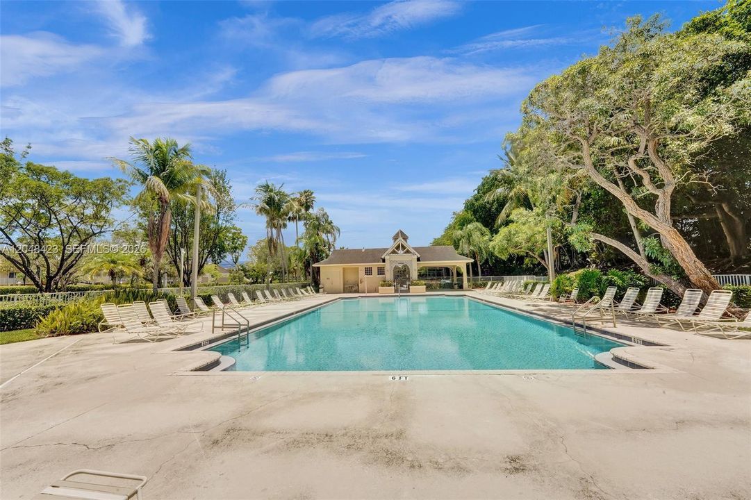 For Rent: $2,400 (2 beds, 1 baths, 1110 Square Feet)