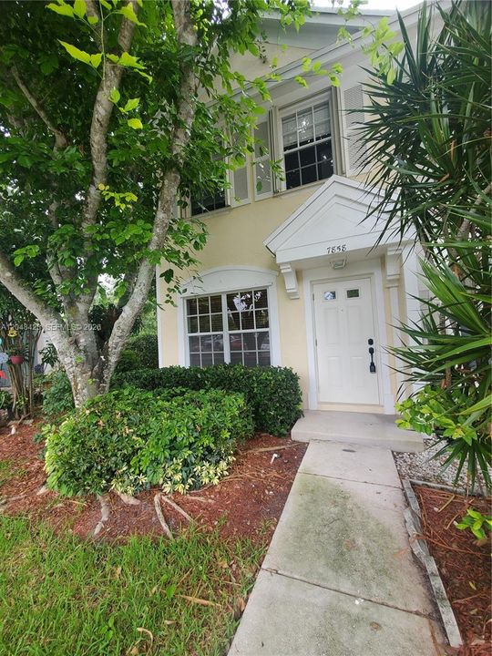 For Rent: $2,400 (2 beds, 1 baths, 1110 Square Feet)