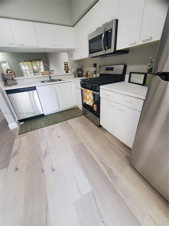 For Rent: $2,400 (2 beds, 1 baths, 1110 Square Feet)