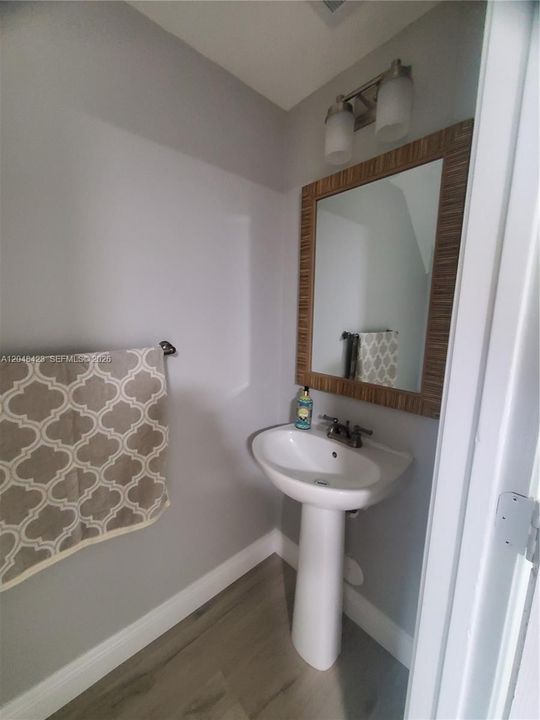 For Rent: $2,400 (2 beds, 1 baths, 1110 Square Feet)