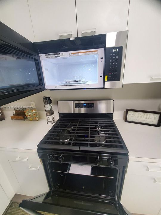 For Rent: $2,400 (2 beds, 1 baths, 1110 Square Feet)