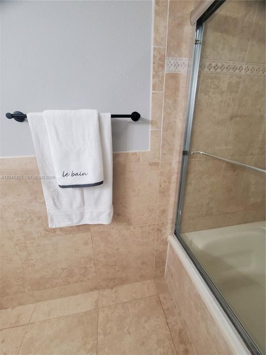 For Rent: $2,400 (2 beds, 1 baths, 1110 Square Feet)