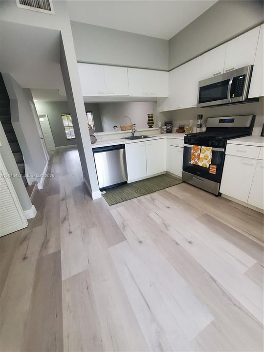 For Rent: $2,400 (2 beds, 1 baths, 1110 Square Feet)