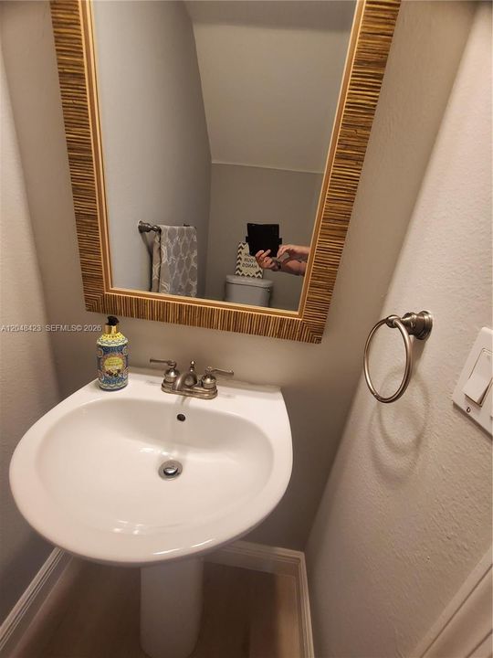 For Rent: $2,400 (2 beds, 1 baths, 1110 Square Feet)
