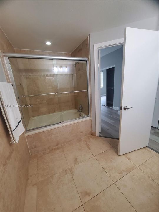 For Rent: $2,400 (2 beds, 1 baths, 1110 Square Feet)