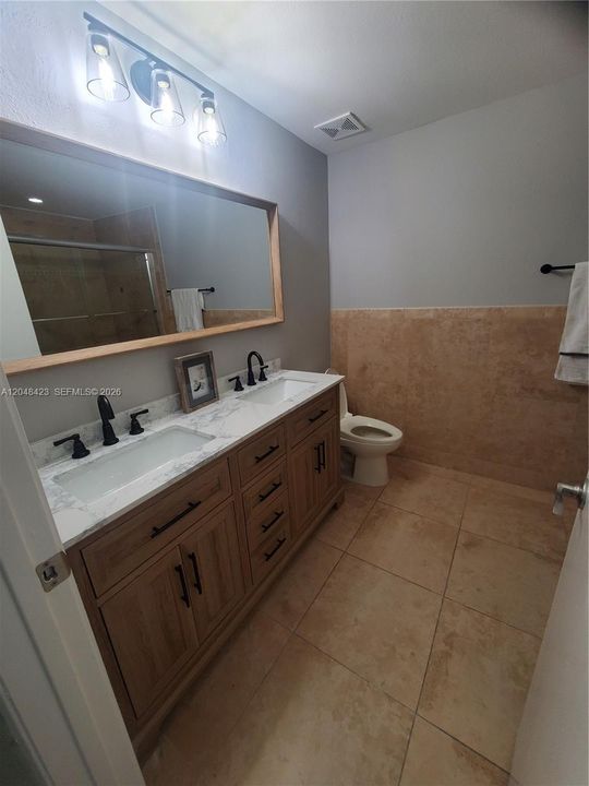 For Rent: $2,400 (2 beds, 1 baths, 1110 Square Feet)