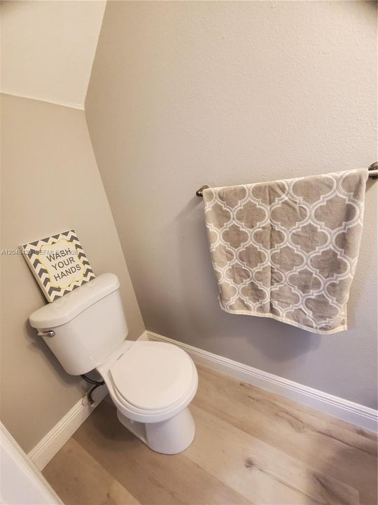 For Rent: $2,400 (2 beds, 1 baths, 1110 Square Feet)