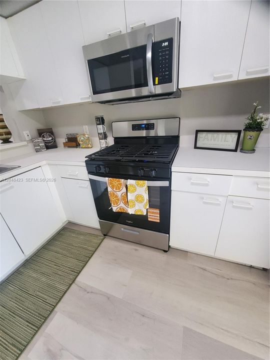 For Rent: $2,400 (2 beds, 1 baths, 1110 Square Feet)