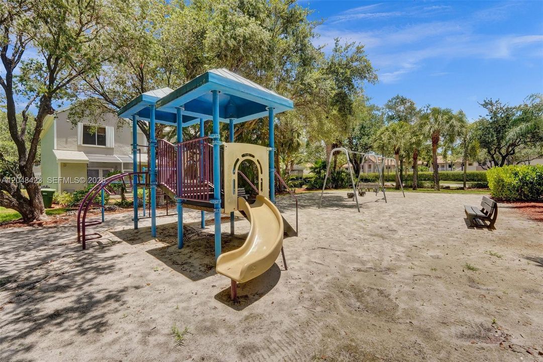 For Rent: $2,400 (2 beds, 1 baths, 1110 Square Feet)