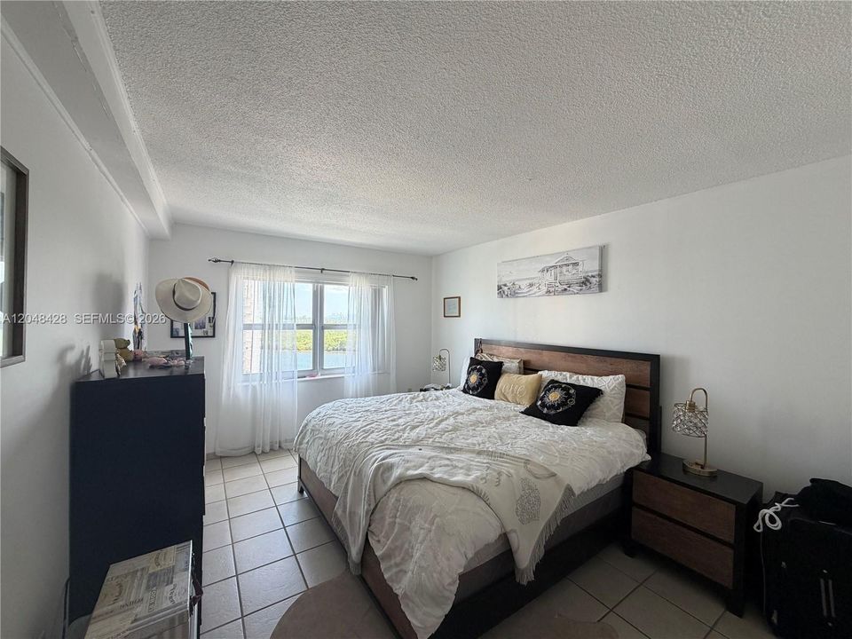 For Rent: $2,250 (1 beds, 1 baths, 705 Square Feet)