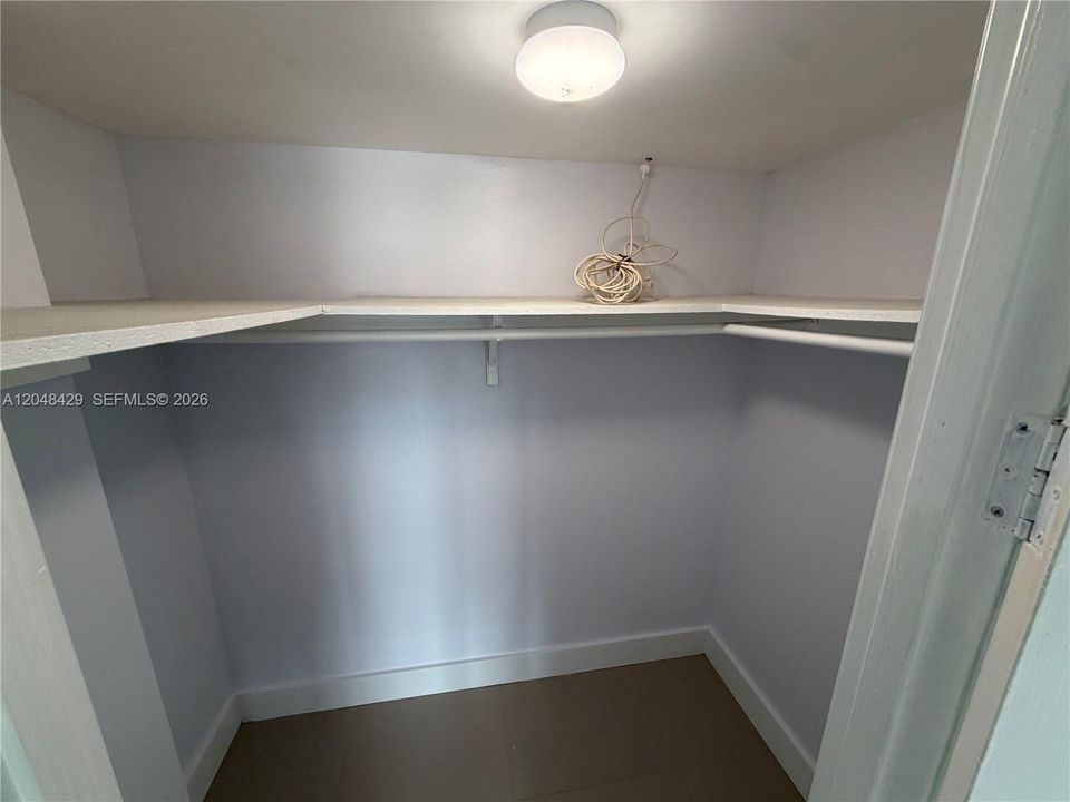 For Sale: $175,000 (1 beds, 1 baths, 717 Square Feet)
