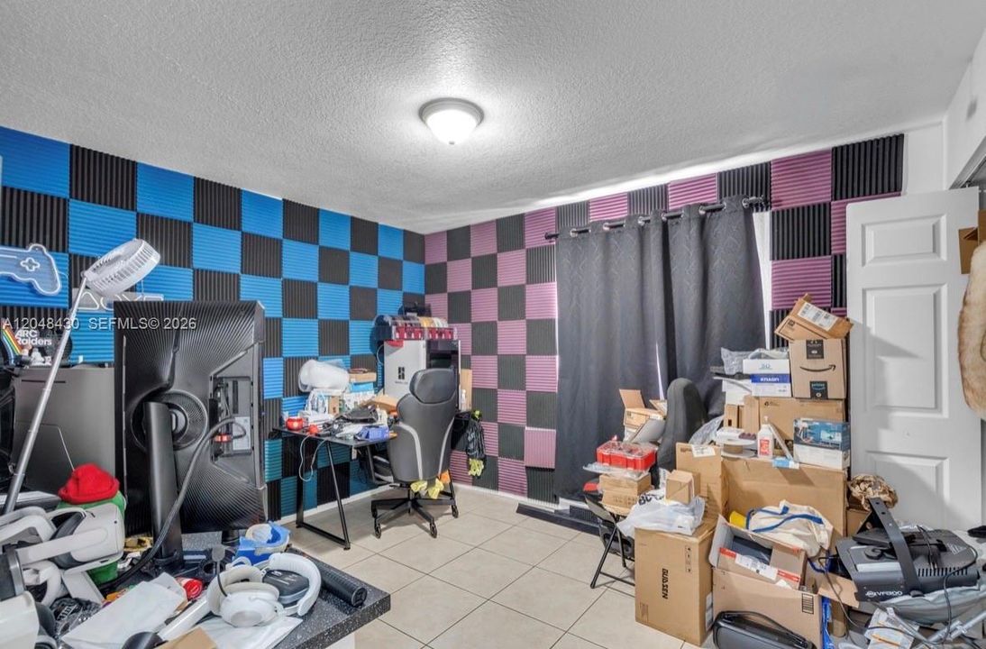 На продажу: $549,900 (3 спален, 2 ванн, 1372 Квадратных фут)