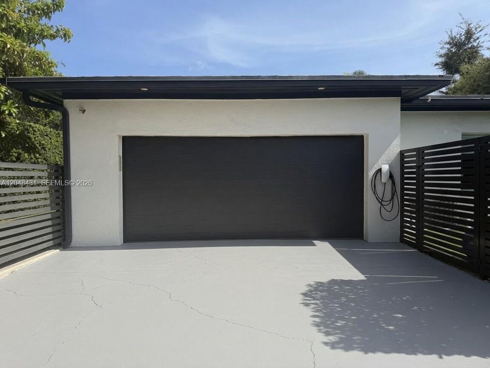 For Sale: $2,485,000 (4 beds, 4 baths, 2467 Square Feet)