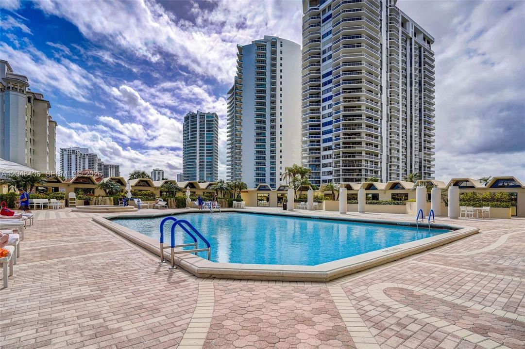 For Sale: $624,900 (2 beds, 2 baths, 1500 Square Feet)