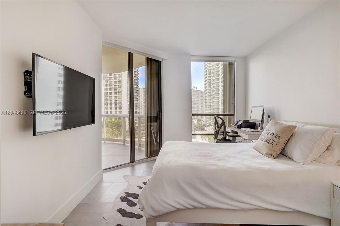 For Sale: $624,900 (2 beds, 2 baths, 1500 Square Feet)
