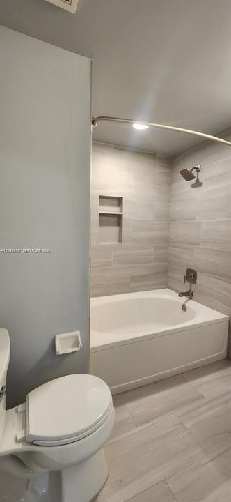 For Rent: $2,400 (1 beds, 1 baths, 990 Square Feet)