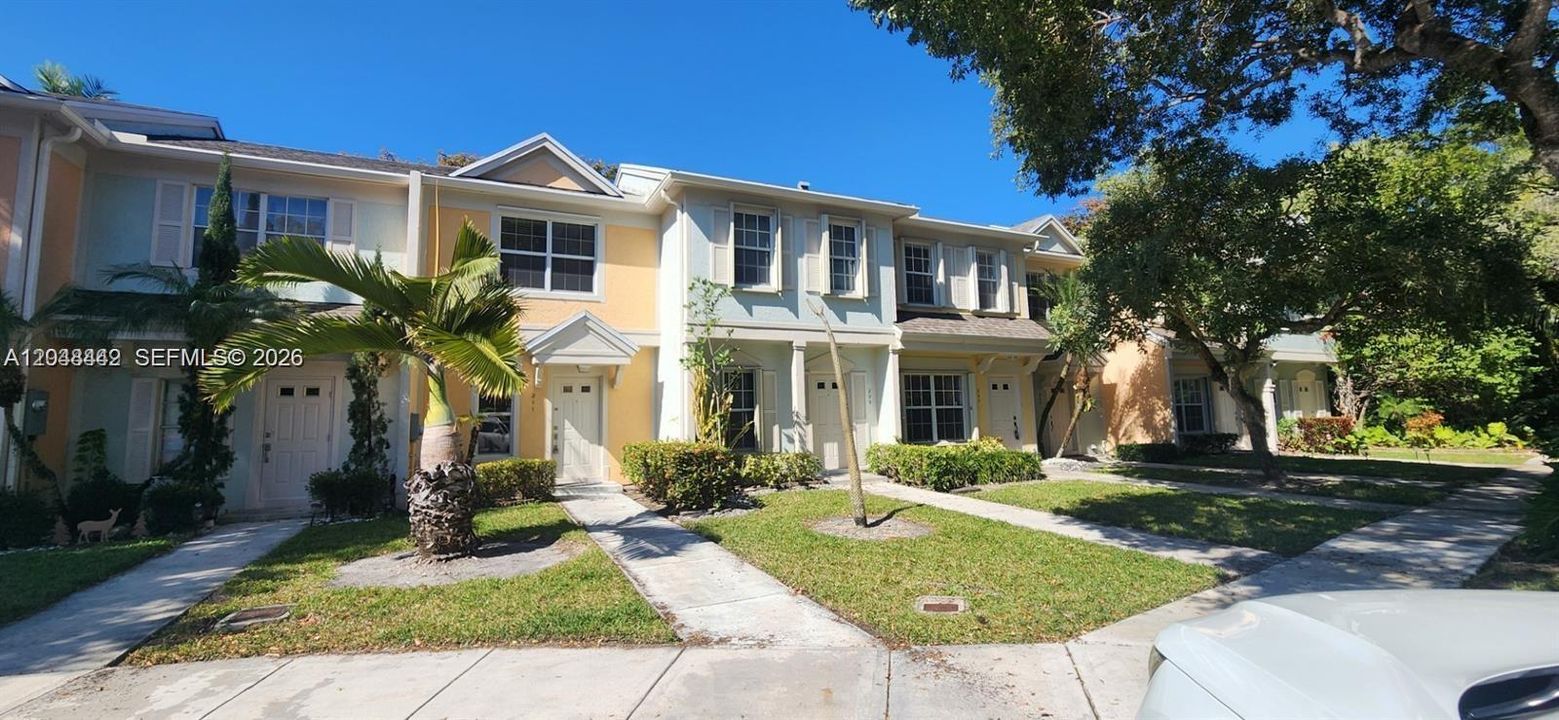 For Rent: $2,400 (1 beds, 1 baths, 990 Square Feet)