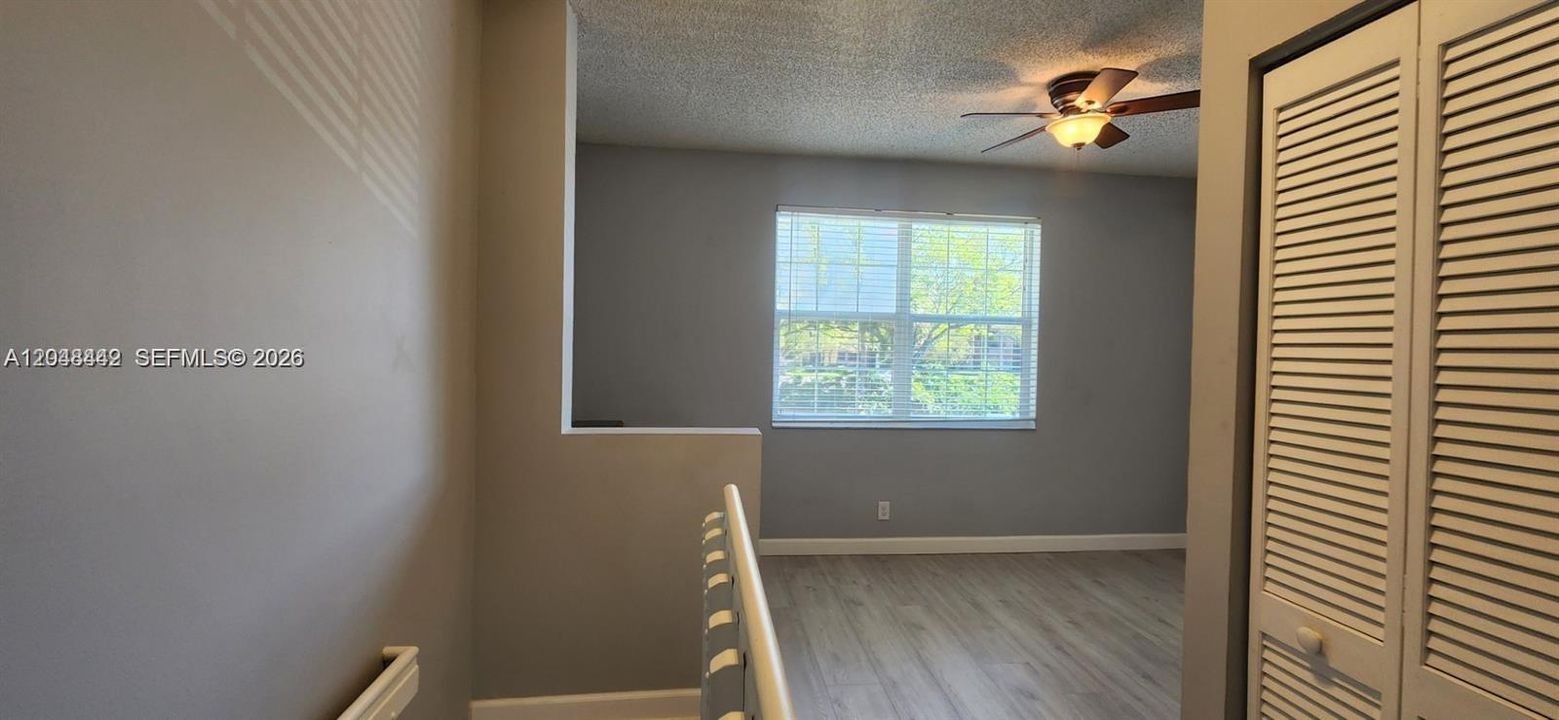 For Rent: $2,400 (1 beds, 1 baths, 990 Square Feet)